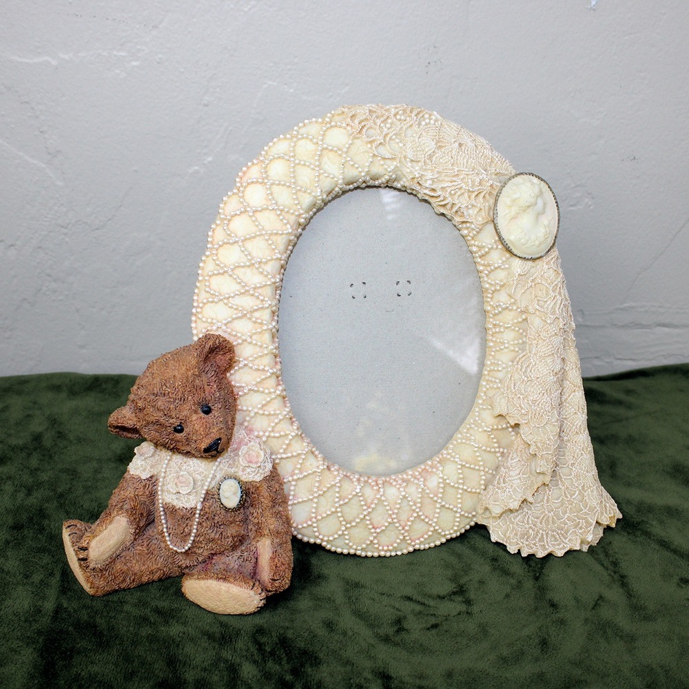 Vintage 1996 United Design Corp Cameo Teddy Oval Picture Frame 5x7 Victorian